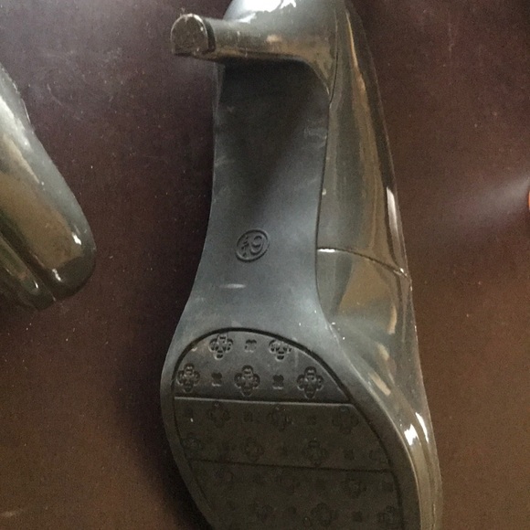 Patent Grey Etiene Aigner heels - Picture 2 of 3